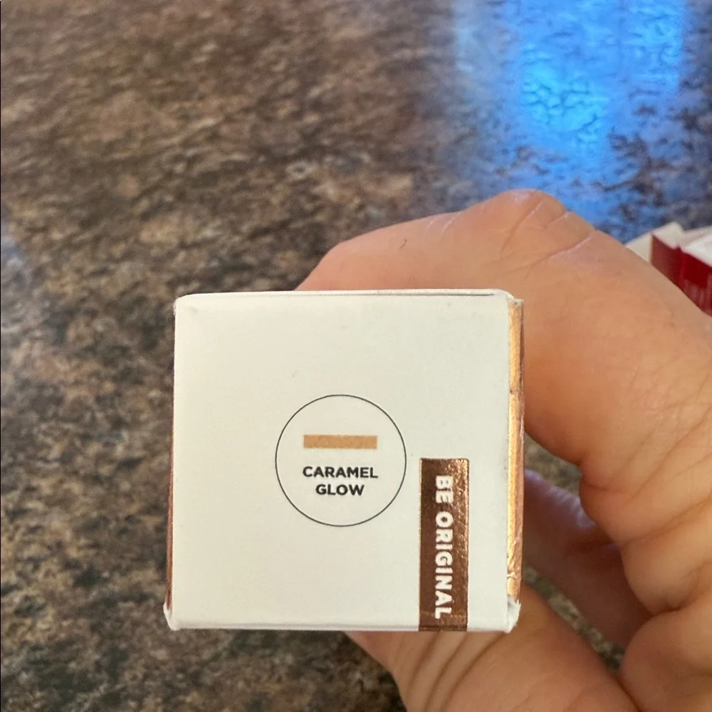 Iconic London Radiance Booster Caramel Glow